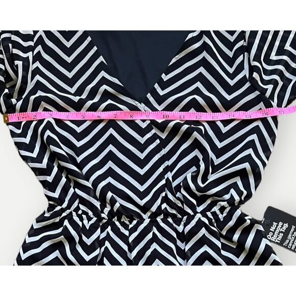 Express Black & White Chevron Sheer Sleeve Lined V-Neck Wrap Dress. XS. NEW. - Picture 7 of 12